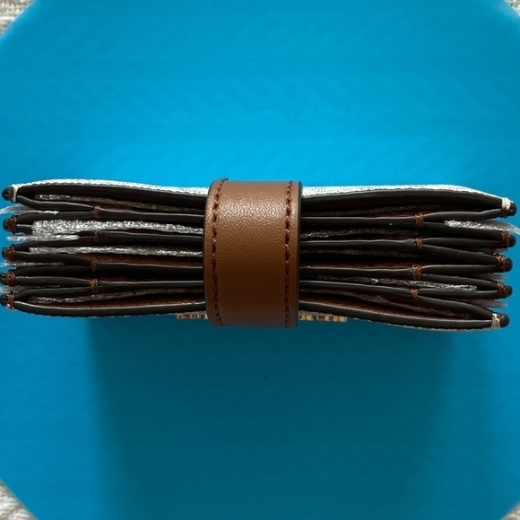 Michael Kors Logo Accordion Card Case NWT - Picture 5 of 7